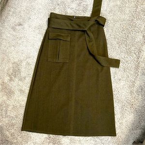 Zara Deep Green A Line Midi Skirt with Pockets. only worn once. Winter Skirt